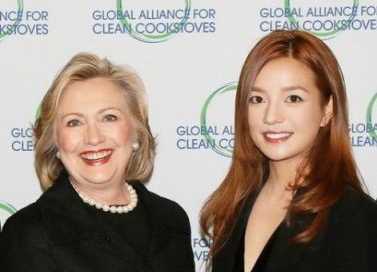 Triệu Vy, Lý Liên Kiệt vướng nghi vấn góp quỹ cho bà Hillary Clinton