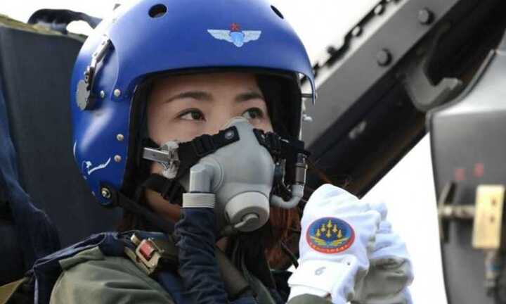 Những điều chưa biết về nữ phi công đầu tiên lái chiến cơ J-10 của Trung Quốc mới hi sinh