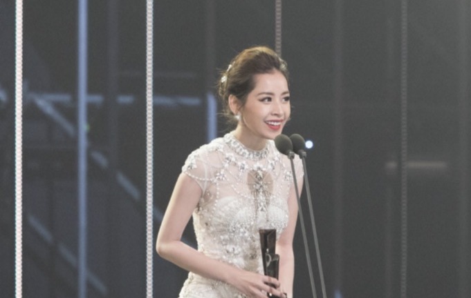 Chi Pu nhận giải Ngôi sao triển vọng Châu Á tại Hàn Quốc