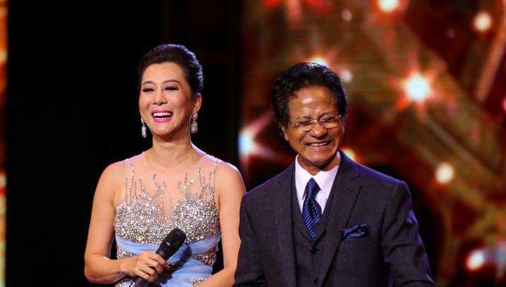 Chế Linh một mình giữa dàn mỹ nhân 'làng' bolero