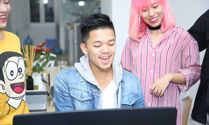 Trọng Hiếu mặc phong cách đến 'truyền lửa' cho đội Khắc Hưng