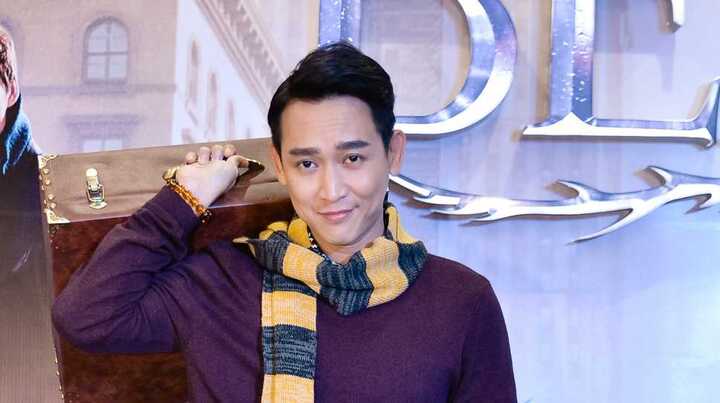 Hứa Vĩ Văn xách vali đi tìm 'Sinh vật huyền bí'