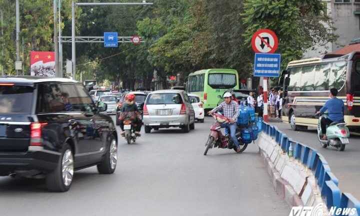 Video: 'Quái xế' đi ngược chiều nháo nhào bỏ chạy khi thấy CSGT