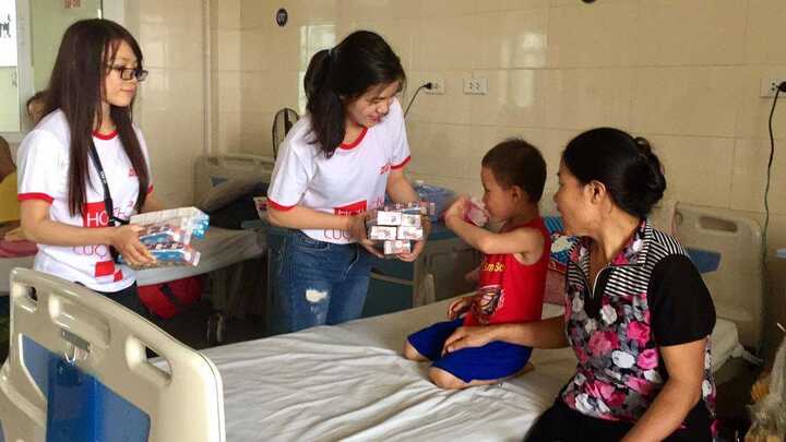 Báo điện tử VTC News đem hơi ấm đến với bệnh nhi viện K