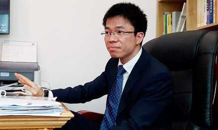 ‘Giáo sư’ nhảy lên bàn chửi học viên tiếp tục thách thức cơ quan chức năng