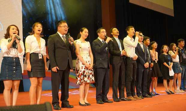 Hơn 3.000 cha mẹ nhận được quà bất ngờ trong 'Ngày phụ huynh'