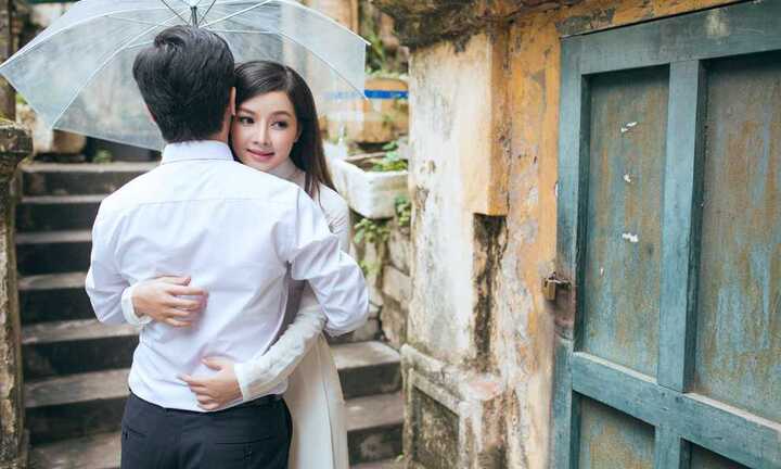 Hot girl Thanh Thảo đẹp dịu dàng trong bộ ảnh cưới đậm chất thu Hà Nội