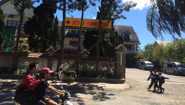 Nạn 'xe dù, bến cóc' lộng hành: Cho xây dựng bến xe trên đất quy hoạch làm chợ?