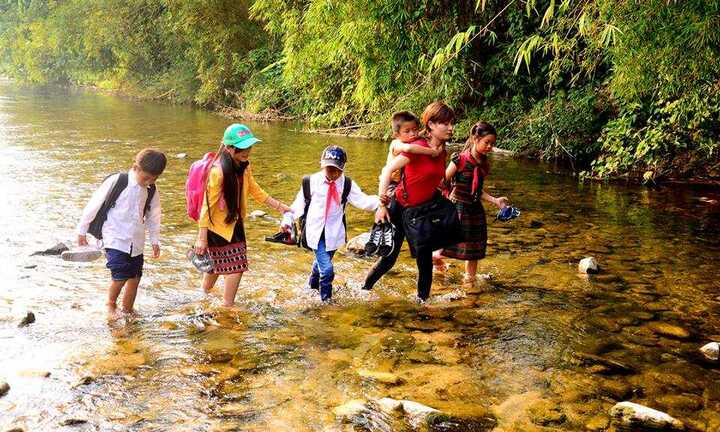 Rơi nước mắt vì phóng sự tình thầy trò ở mọi miền đất nước