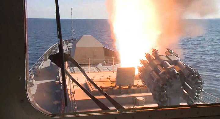 Video: Xem Hải quân Nga phóng tên lửa, xuất kích tiêu diệt IS từ tàu sân bay Kuznetsov