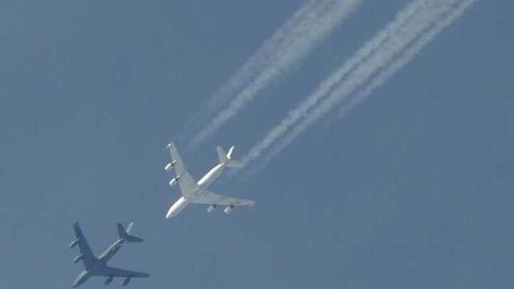 Video: Phi cơ 'Ngày tận thế' vọt qua bầu trời Mỹ