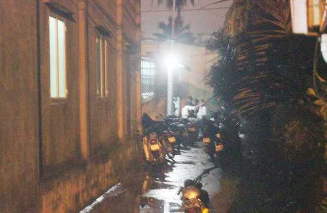 Bao vây một căn nhà ở Bình Dương, thu giữ nhiều súng đạn