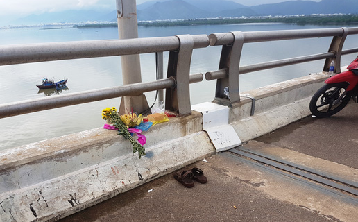 Xuống thành phố được 1 tháng, nam thanh niên nhảy cầu tự tử