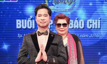 Ngoài 50 tuổi, Ngọc Sơn vẫn được mẹ hộ tống đi thi hát