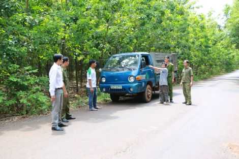 Vác mã tấu lên đèo Cù Mông cướp 5 xe tải