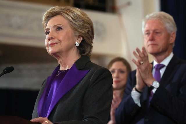 Cánh cửa Nhà Trắng hé mở với bà Clinton?