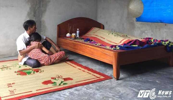 Xót thương cảnh vợ chết do tai nạn, chồng không đủ tiền mua quan tài