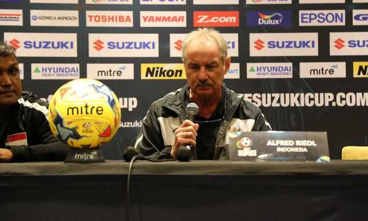 Indonesia vào bán kết AFF Cup: Alfred Riedl thỏa mãn, Sundram giận dữ