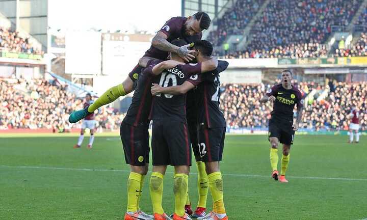 Aguero lập cú đúp, Man City ngược dòng thắng Burnley
