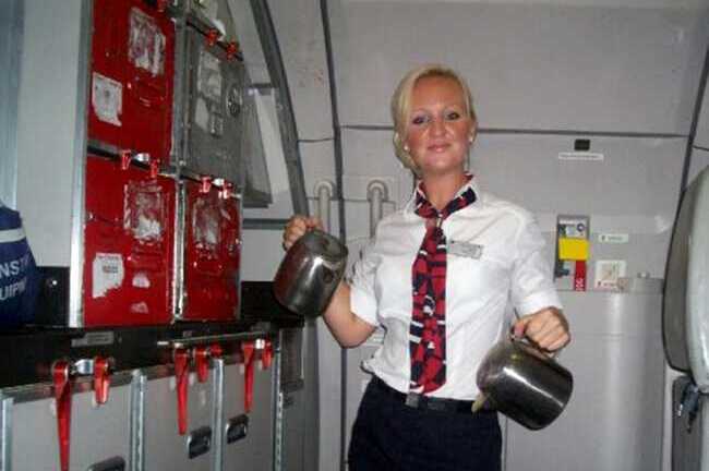 Choáng với thân hình siêu khủng của tiếp viên hàng không Anh Quốc