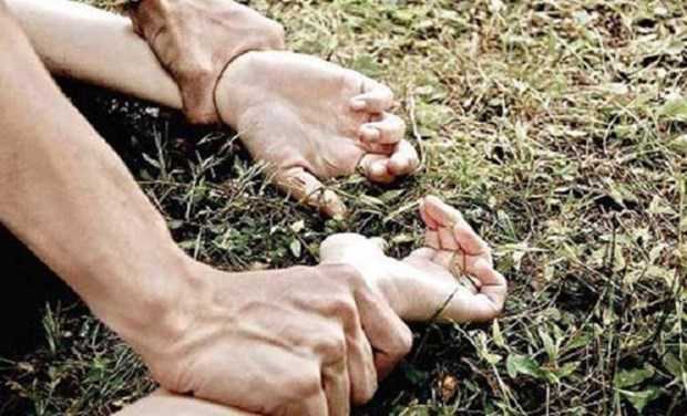 Đi chơi đêm, nữ sinh bị kẻ lạ mặt giở trò đồi bại ngay trước mặt bạn