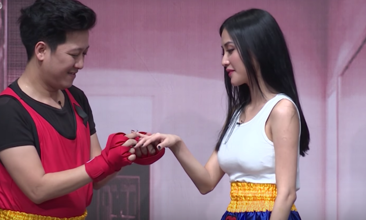 Trường Giang cầu hôn Mai Hồ trên võ đài