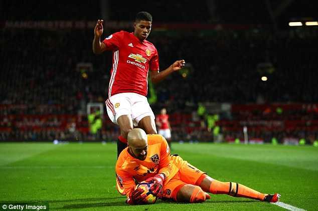 Man Utd bị West Ham cầm hòa: Darmian, Rashford làm khổ Mourinho