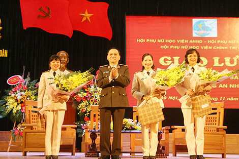 Nữ giảng viên Học viện An ninh được vinh danh 'Phụ nữ tiêu biểu Bộ Công an'