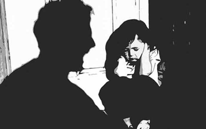 Dùng kẹo dụ dỗ bé gái 8 tuổi về nhà giở trò đồi bại