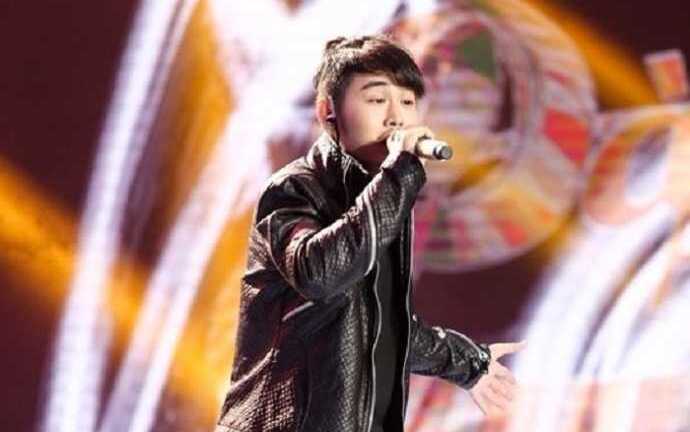 Giọng ca phi giới tính làm náo loạn ghế nóng Sing My Song là ai?