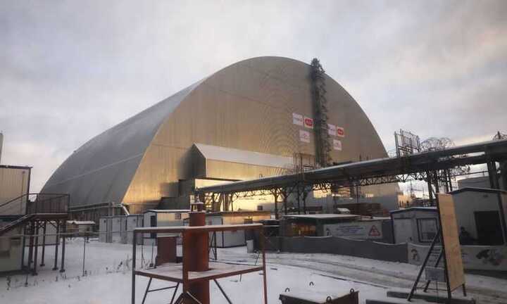 Robot khổng lồ đóng 'quan tài thép' cho nhà máy điện hạt nhân Chernobyl