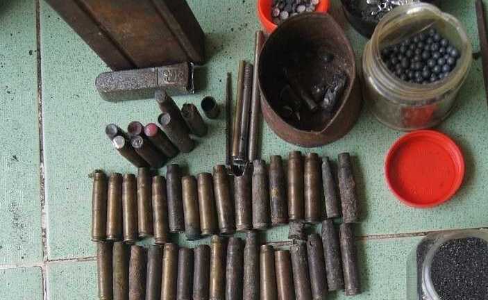Triệt phá thêm một kho súng đạn, thuốc nổ trong nhà dân