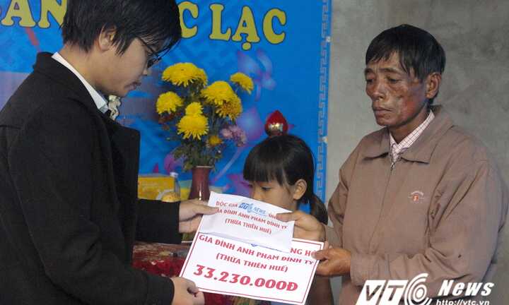 Người đàn ông không đủ tiền mua quan tài cho vợ cảm ơn độc giả VTC News