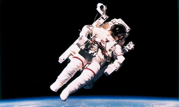 NASA chi bộn tiền tìm người giải quyết vấn nạn 'tào tháo đuổi' ngoài vũ trụ