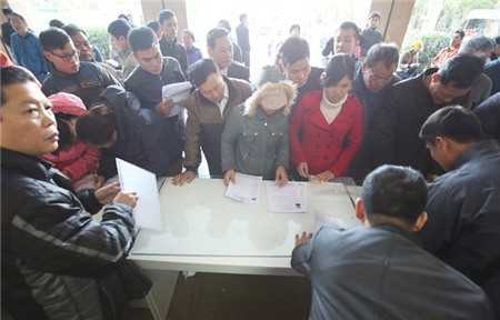 Quy định chuyển đổi giấy phép lái xe bị 'tuýt còi': Bộ GTVT phản ứng thế nào?