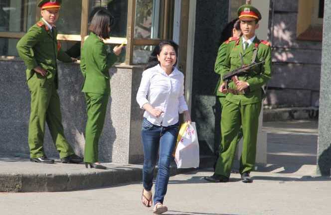 Thấy cô gái này vùng chạy khỏi chốn lao tù, mới hiểu phần nào giá trị của tự do