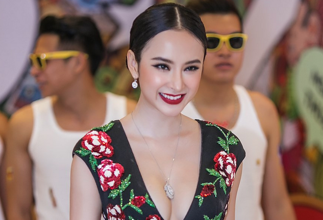 Angela Phương Trinh lại gây 'sốc' khi ăn mặc hở hang, đeo trang sức 2 tỷ đồng đi sự kiện