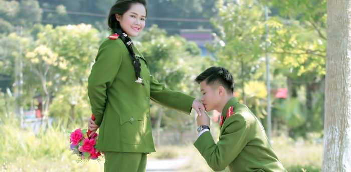 Ảnh cưới 'Dưới nắng vàng' lãng mạn của hai chiến sĩ công an Hà Giang