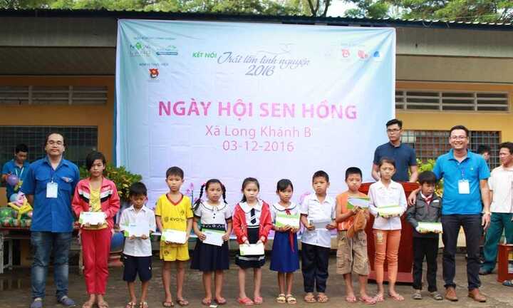 'Kết Nối Trái Tim Tình Nguyện 2016' hỗ trợ hơn 3 tỷ đồng cho người dân Đồng Tháp