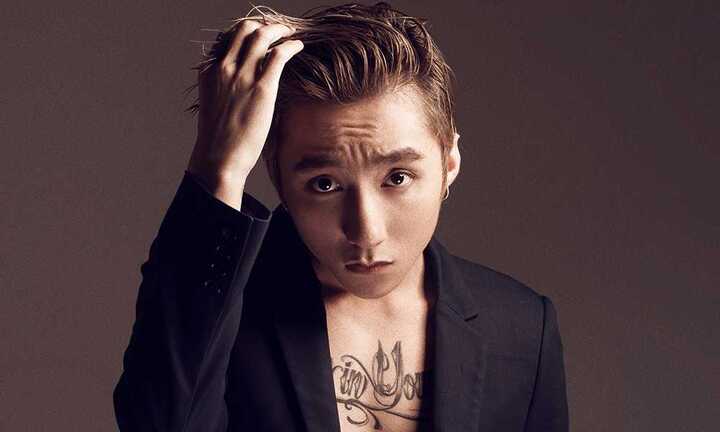 Sơn Tùng nổi loạn, khoe hình xăm khi để ngực trần