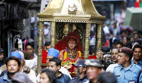 Bi kịch của các bé gái bị ép làm nữ thần