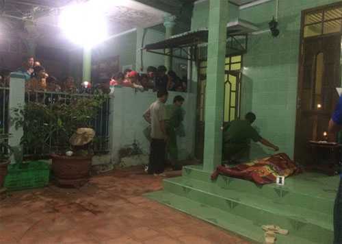 Đang xem tivi bất ngờ bị 2 thanh niên xông vào nhà đâm chết