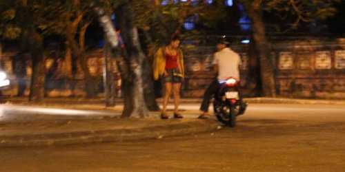 Kỹ nghệ 'móc túi' khách ngoại của gái mại dâm Sài Gòn