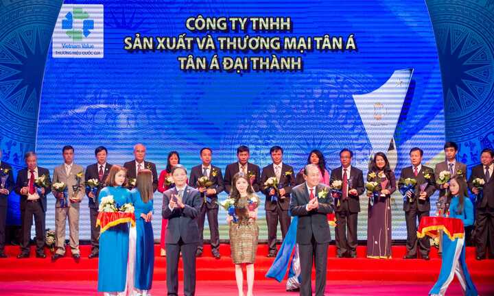 Tân Á Đại Thành 'bội thu' giải thưởng dịp cuối năm 2016