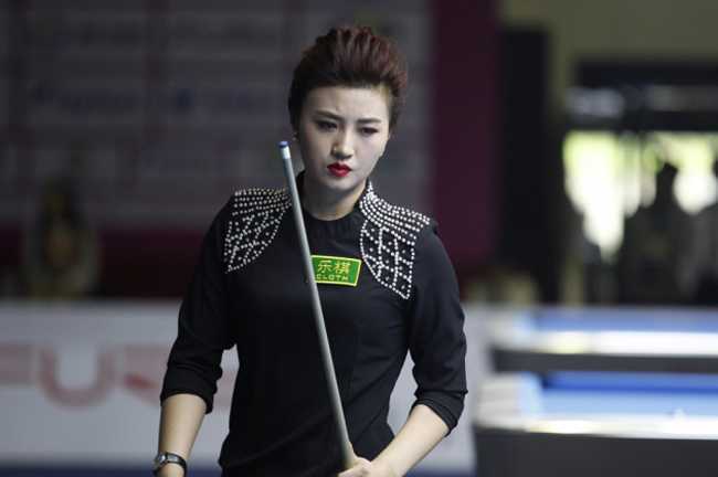 Vẻ đẹp lạnh lùng của 'Nữ thần băng giá bi-a' mê hoặc bao chàng trai