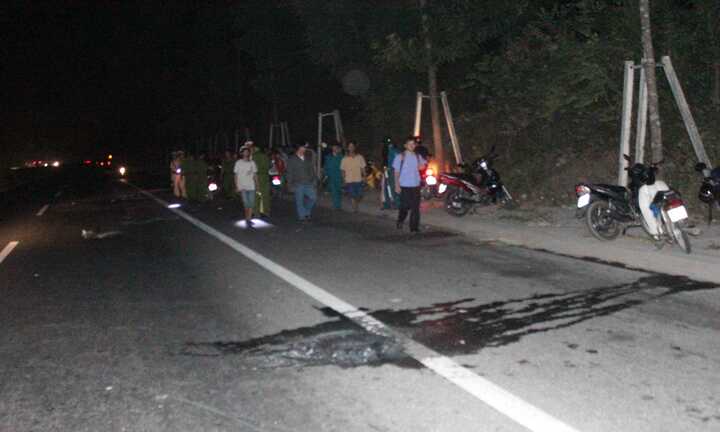 Bắt khẩn cấp tài xế ô tô tông chết 2 người