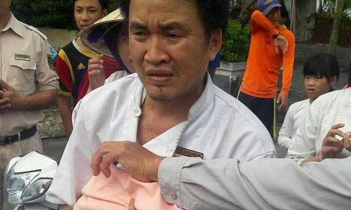 Em bé vừa cắt dây rốn bị bỏ rơi trong thùng rác ở Đà Nẵng