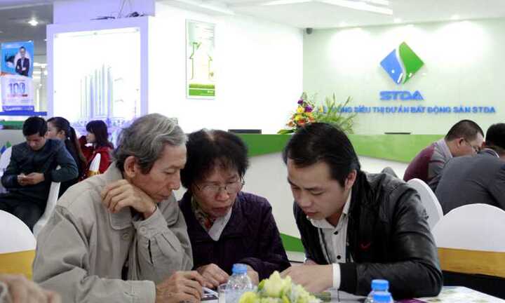 Trao 100 chứng chỉ hành nghề môi giới bất động sản lần đầu tiên tại Việt Nam