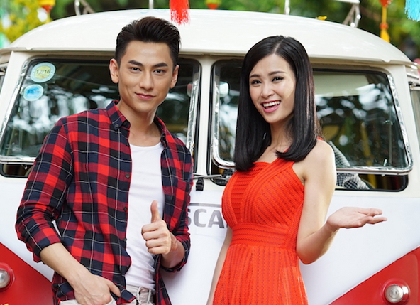 Đông Nhi nhắng nhít bên Isaac trong hậu trường MV Tết hoành tráng