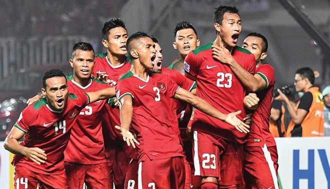 Tuyển Indonesia ghi liên tiếp 2 bàn khiến Thái Lan choáng váng